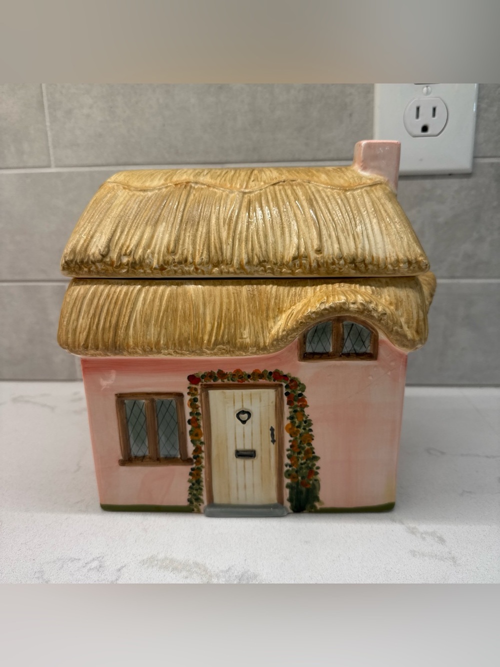 Pfaltzgraff circle of kindness Pink Thatched cottage old meadow lane cookie jar